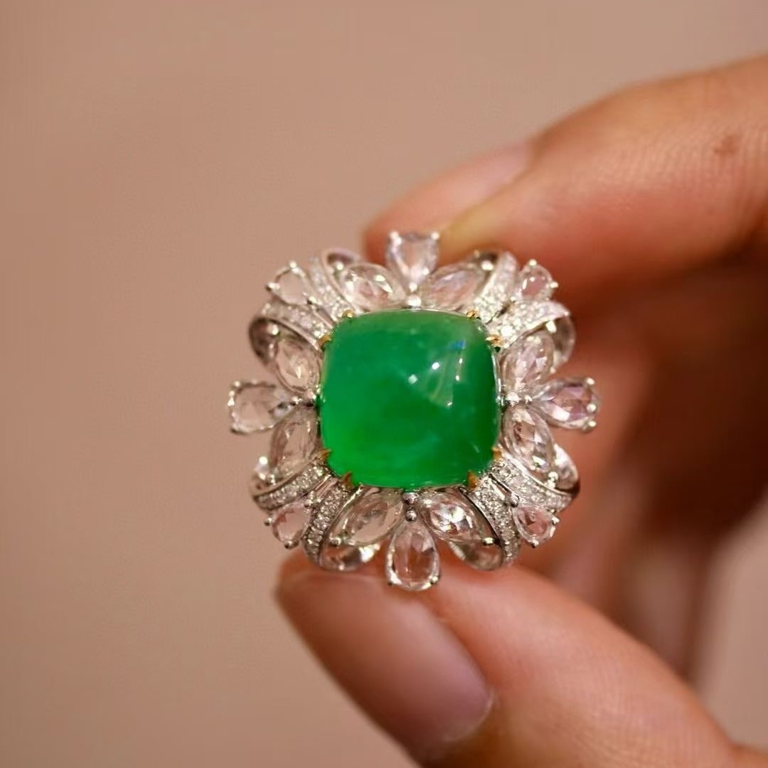 14k Gold 6.8 Ct Vivid Green Natural Emerald & Diamond Ring - 3
