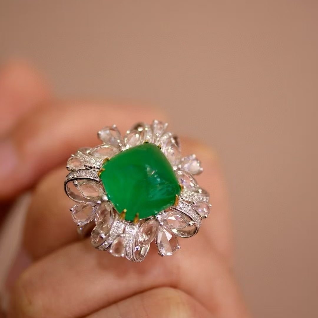 14k Gold 6.8 Ct Vivid Green Natural Emerald & Diamond Ring - 4