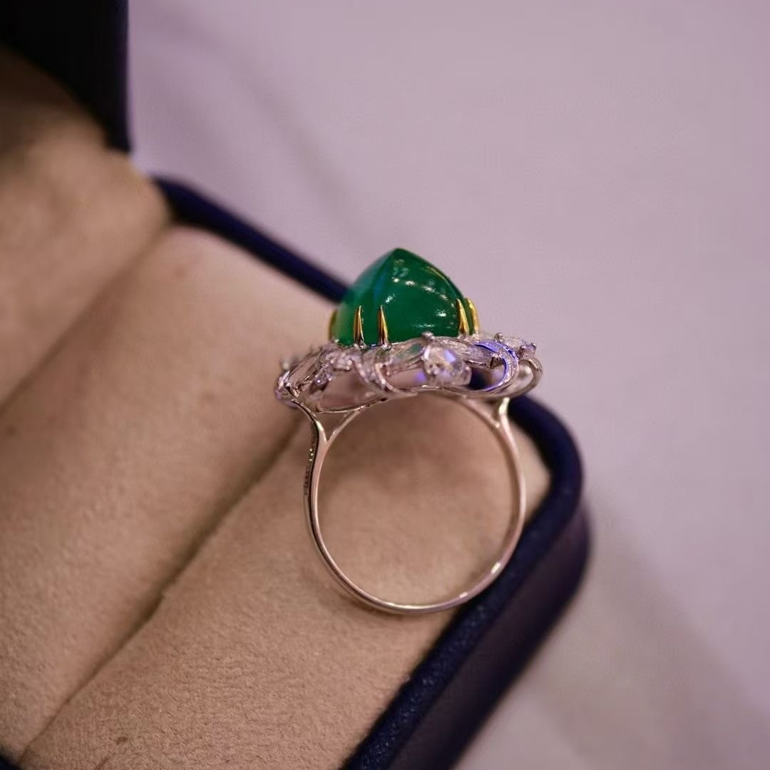 14k Gold 6.8 Ct Vivid Green Natural Emerald & Diamond Ring - 5
