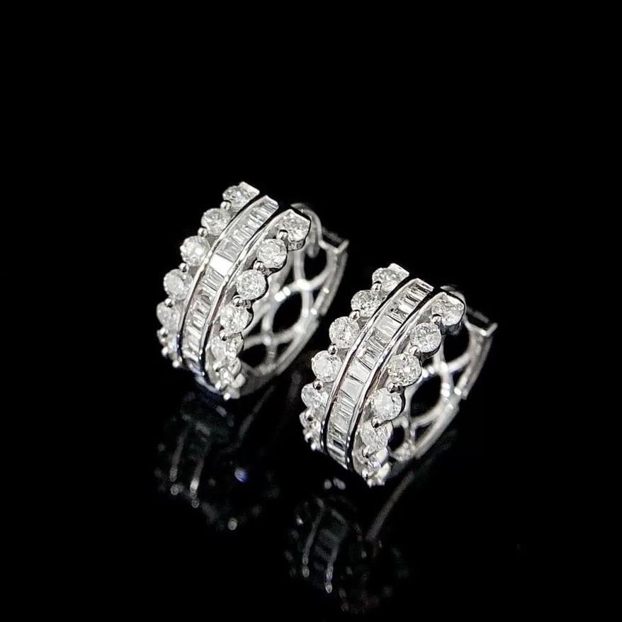 14k Gold 0.5 Ct Natural H Diamond Earrings: Ref:230997053 // gold content:14k gold // main gemstone:diamond // shape:multiply // carat weight:0. 5ct // clarity grade:vs-si // color:h // treatment:natural // Condition: New High Estimate: 2800