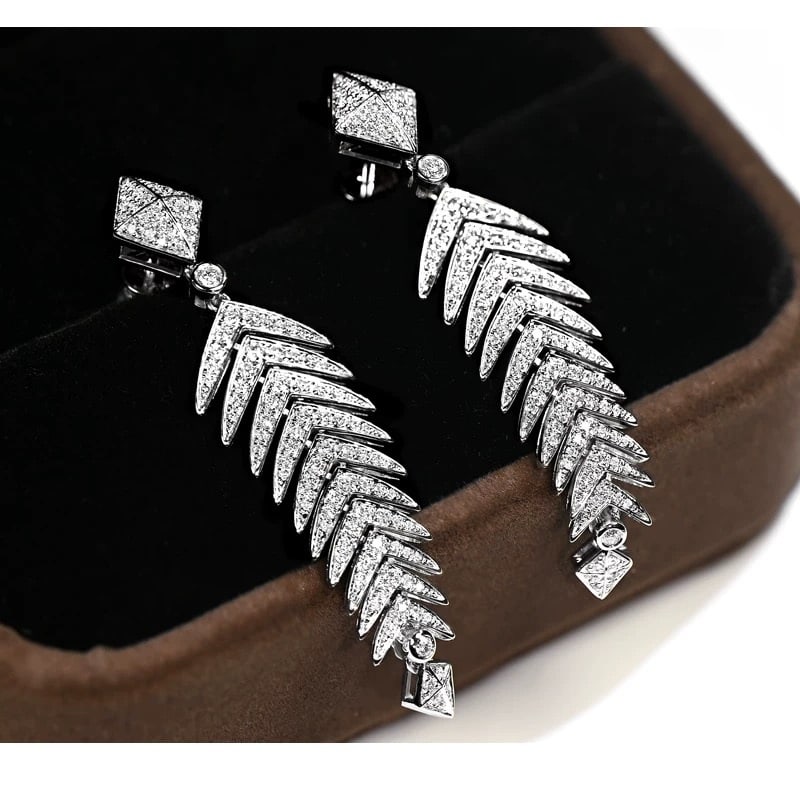 14k Gold 1.11 Ct Natural H Diamond Earrings: Ref:230997057 // gold content:14k gold // main gemstone:diamond // shape:round // carat weight:1. 11ct // clarity grade:vs-si // color:h // treatment:natural // cut grade:g // Condition: New Low Estim