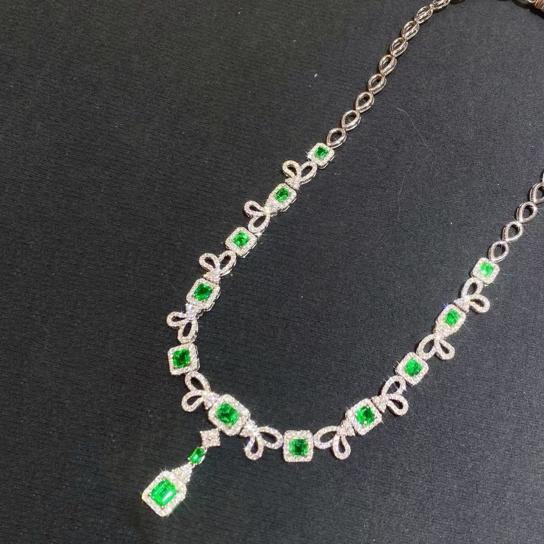 14k Gold 8.86 Ctw Vivid Green Natural Emerald & Diamond Necklace (1 of 5)