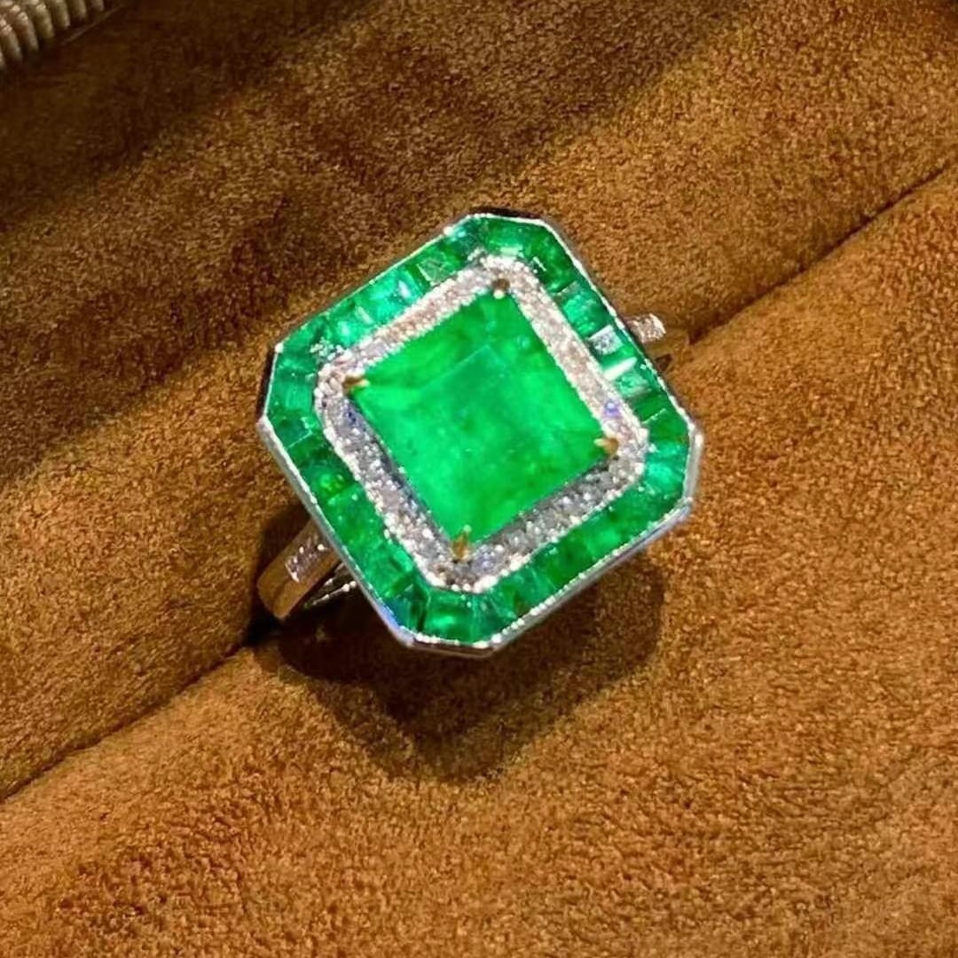 14k Gold 3 Ct Vivid Green Natural Emerald & Diamond Ring - 2