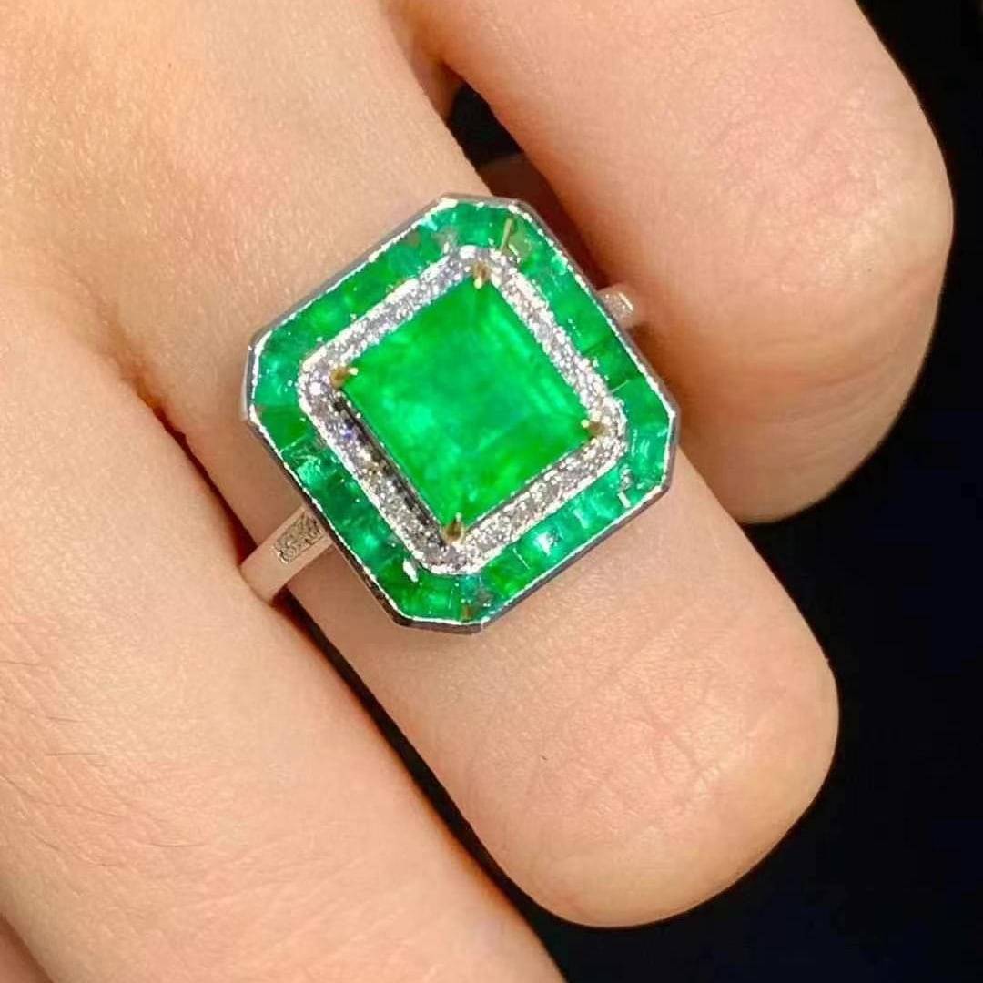 14k Gold 3 Ct Vivid Green Natural Emerald & Diamond Ring - 4