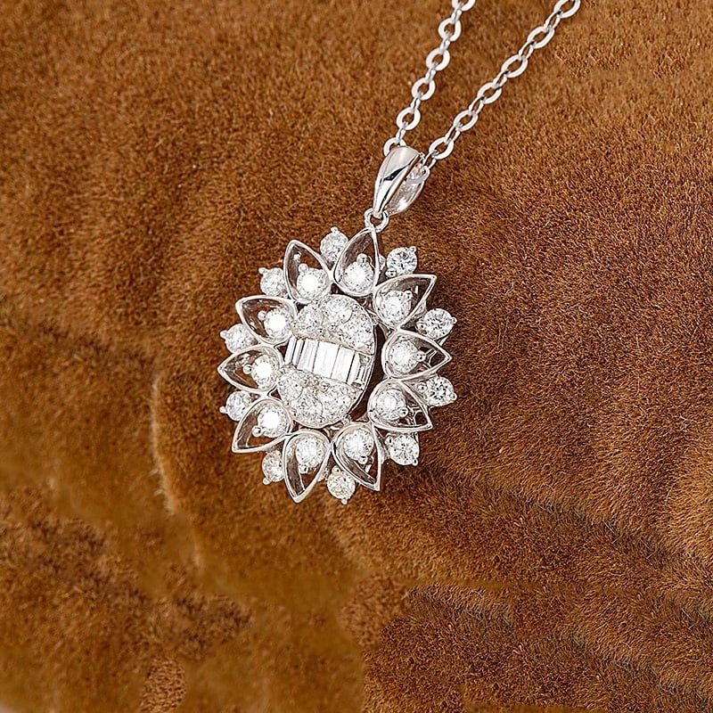 14k Gold 0.55 Ct Natural H Diamond Pendant( Without Chain ): Ref:230997058 // gold content:14k gold // main gemstone:diamond // shape:multiply // carat weight:0. 55ct // clarity grade:vs-si // color:h // treatment:natural // Condition: New Low Estimate: 4000