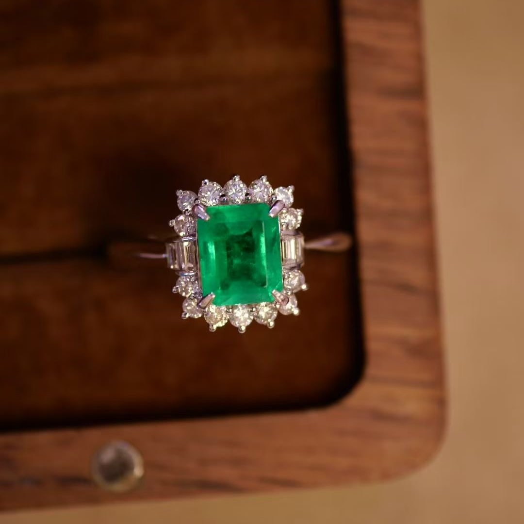 14k Gold 1.75 Ctw Vivid Green Natural Emerald & Diamond Ring: Ref:230997062 // gold content:14k gold // ring size:7. 25us // // main gemstone:emerald // shape:octagonal // carat weight:1. 32ct // color:vivid green // treatment:natural // // adjacent gemstone 2 :