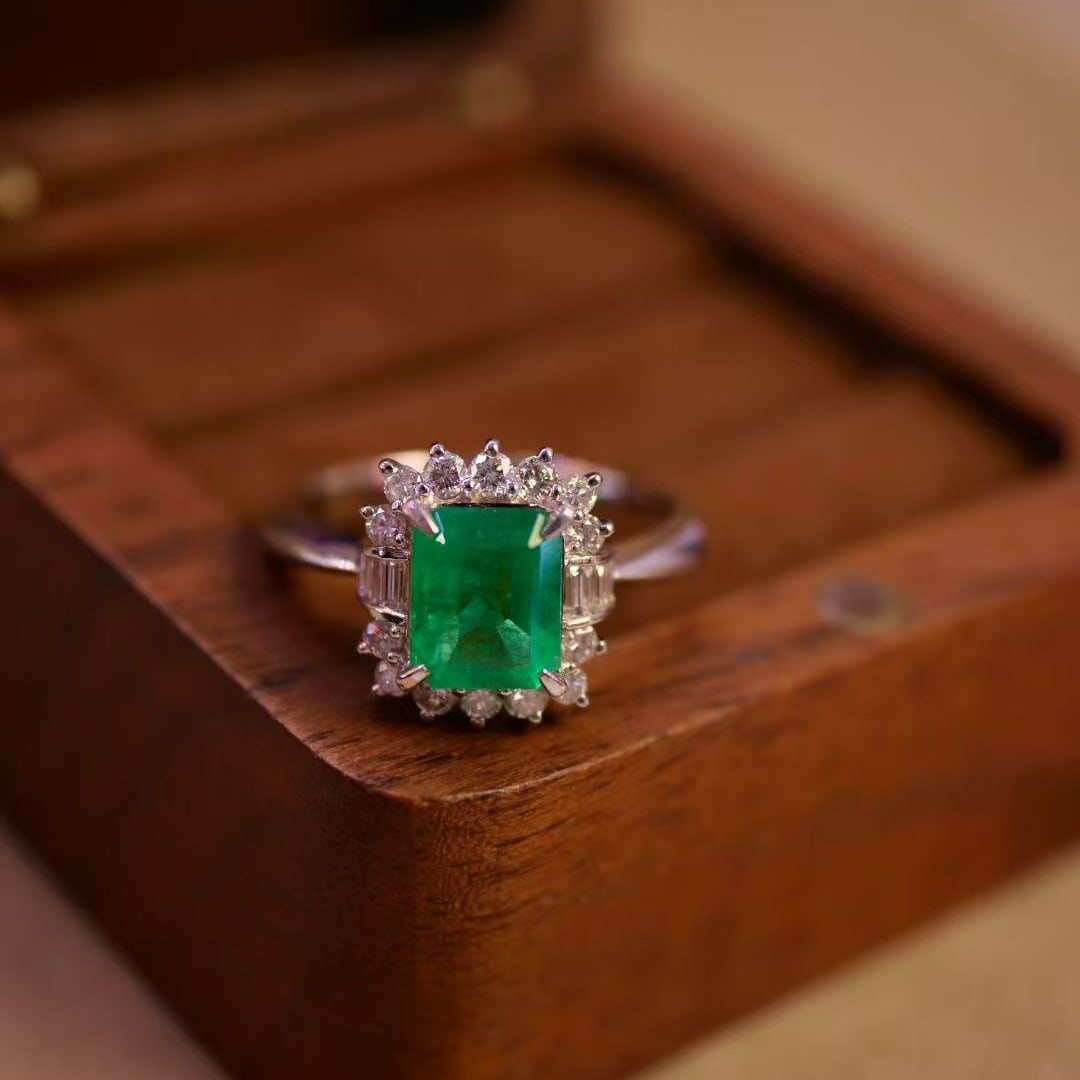 14k Gold 1.75 Ctw Vivid Green Natural Emerald & Diamond Ring - 2
