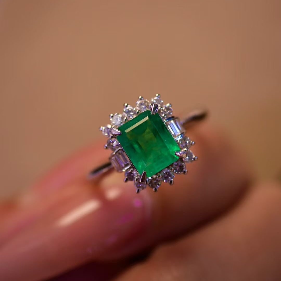 14k Gold 1.75 Ctw Vivid Green Natural Emerald & Diamond Ring - 3