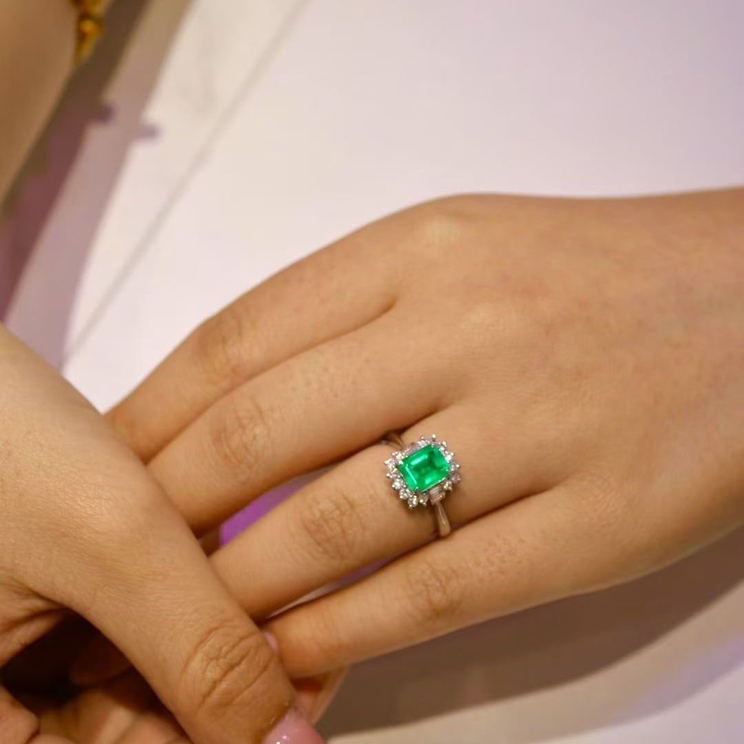 14k Gold 1.75 Ctw Vivid Green Natural Emerald & Diamond Ring - 5