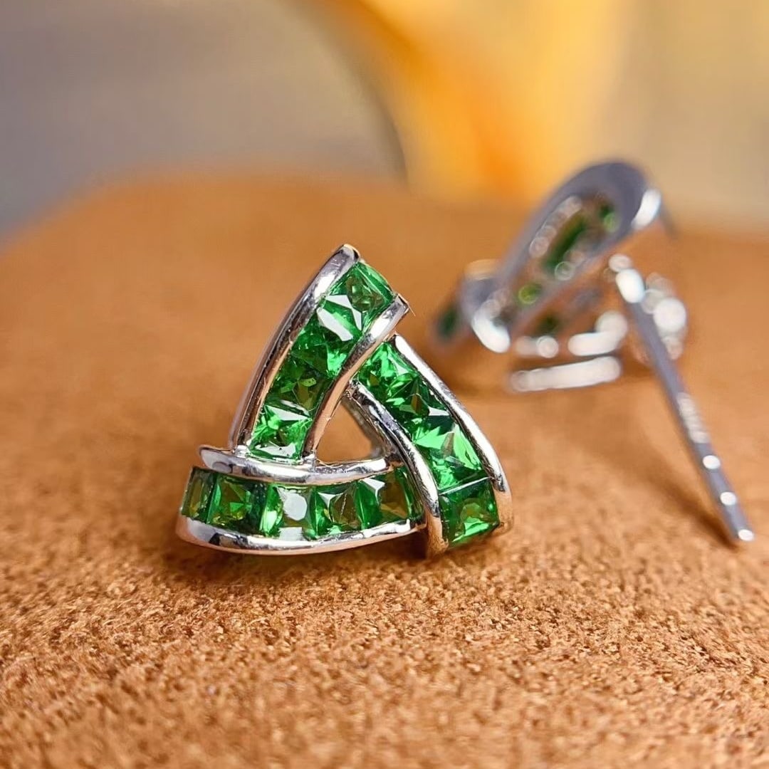 14k Gold 1.35 Ct Vivid Green Natural Tsavorite Earrings - 3