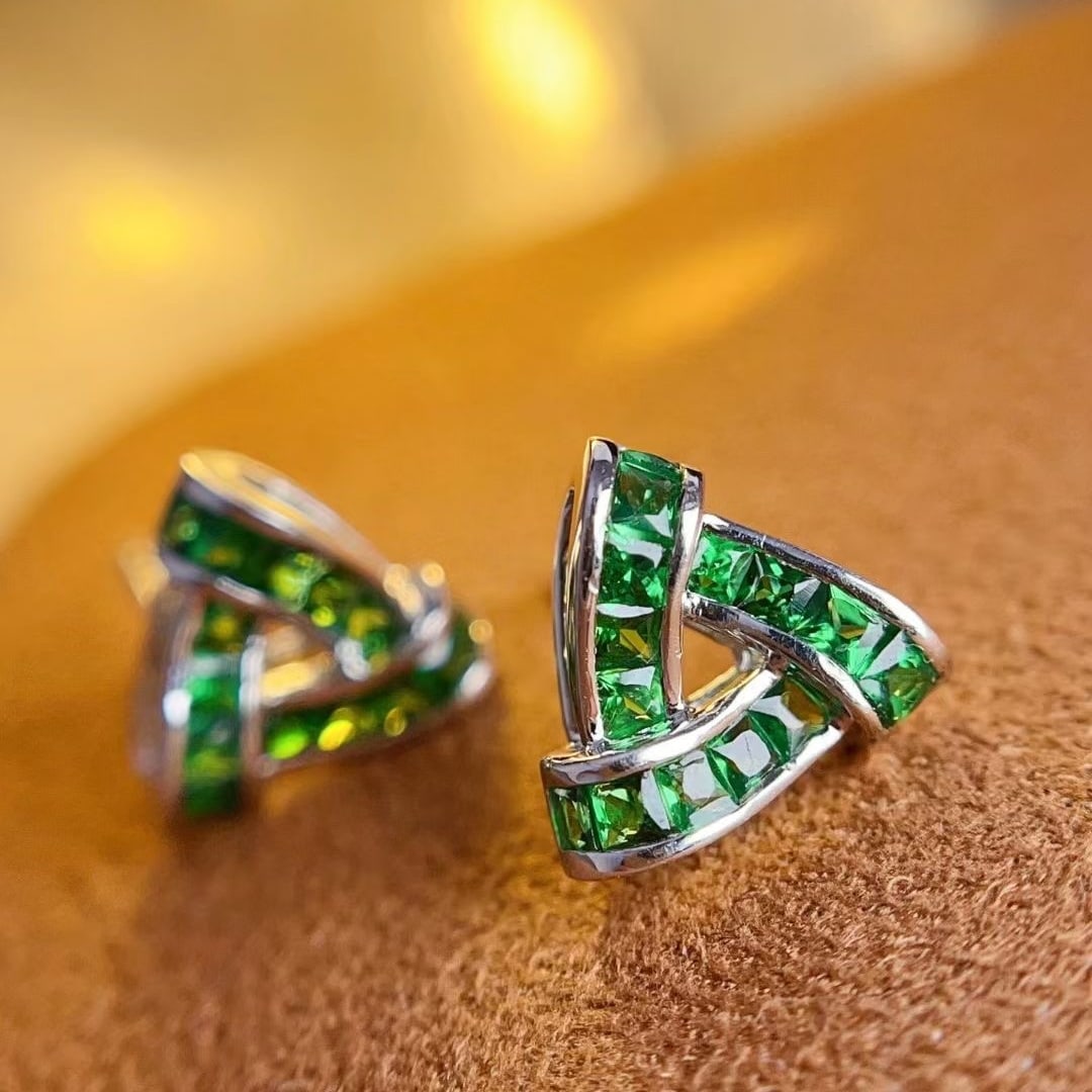 14k Gold 1.35 Ct Vivid Green Natural Tsavorite Earrings - 4
