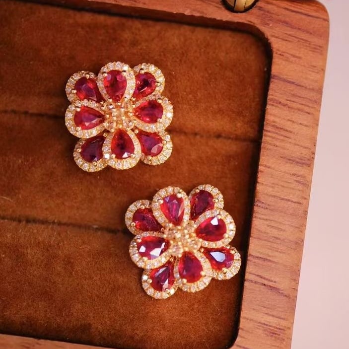 14k Gold 2.69 Ctw Natural Ruby & Diamond Earrings: Ref:230997075 // gold content:14k gold // main gemstone:ruby // shape:pear // carat weight:2. 5ct // color:pigeonblood red // treatment:natural // // adjacent gemstone 2 : diamond // shape:round // ca