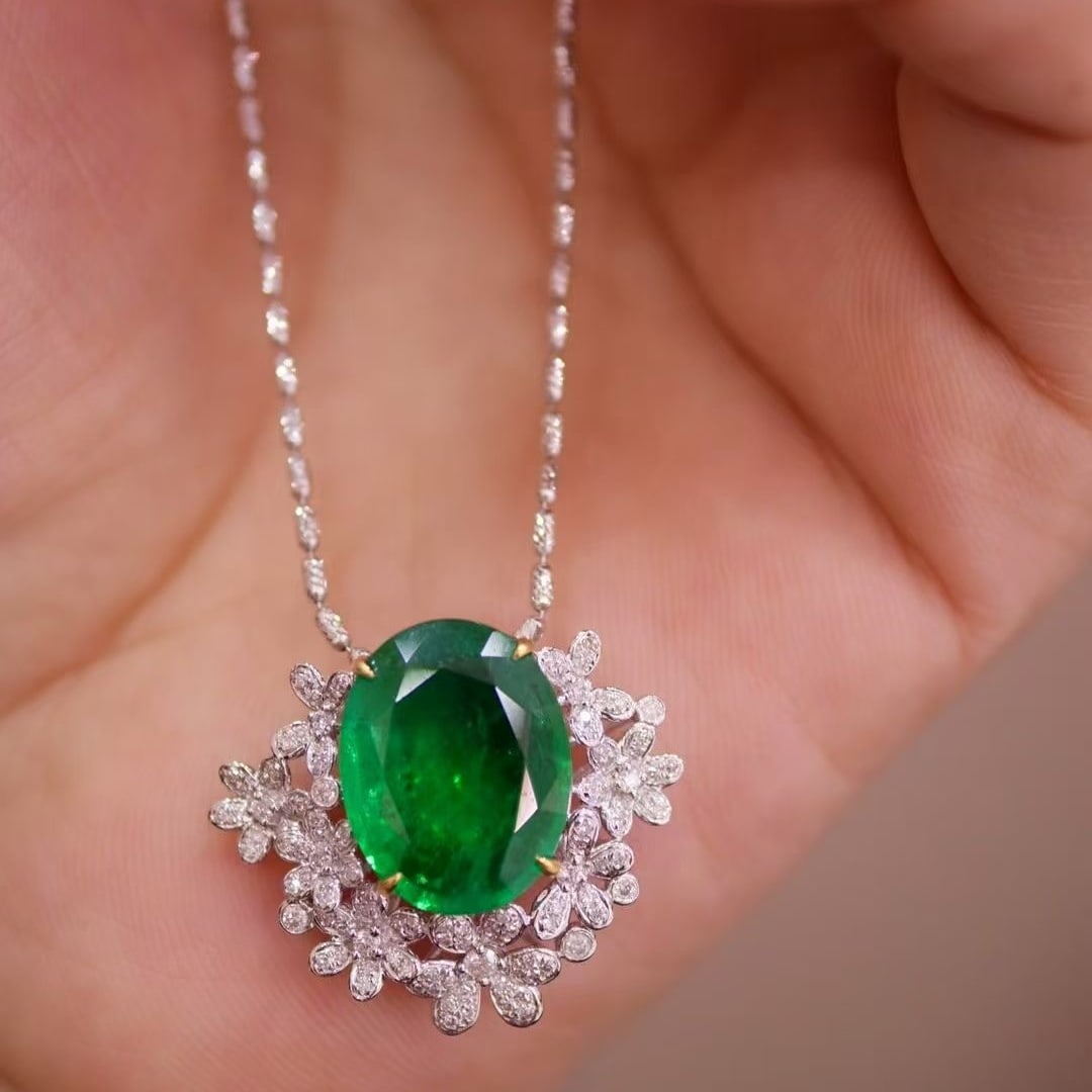 14k Gold 5.52 Ct Vivid Green Natural Emerald & Diamond Pendant( Without Chain ): Ref:230997079 // gold content:14k gold // main gemstone:emerald // shape:oval // carat weight:5. 52ct // color:vivid green // treatment:natural // // adjacent gemstone 2 : diamond // shape:round //