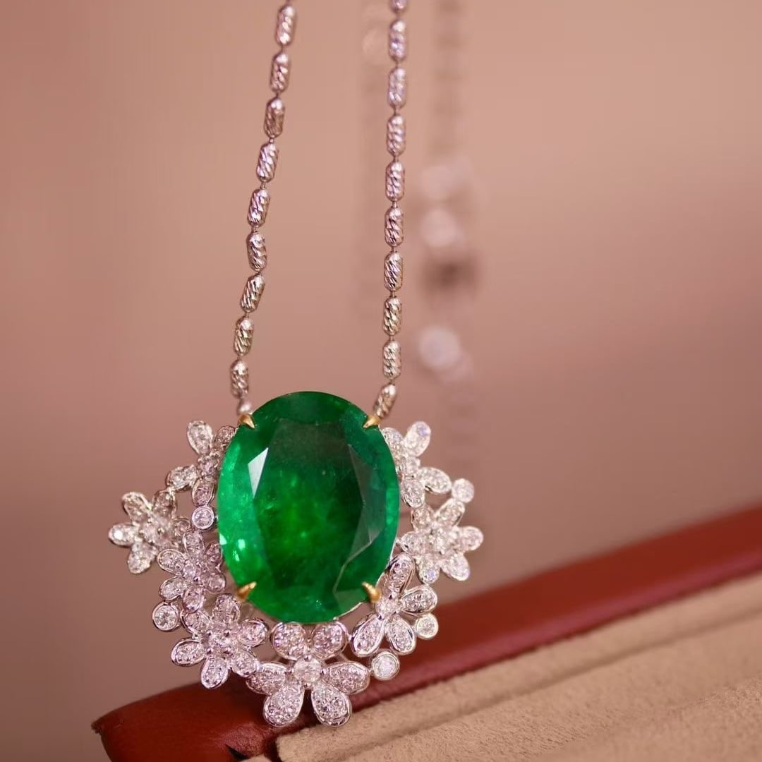 14k Gold 5.52 Ct Vivid Green Natural Emerald & Diamond Pendant( Without Chain ) - 3
