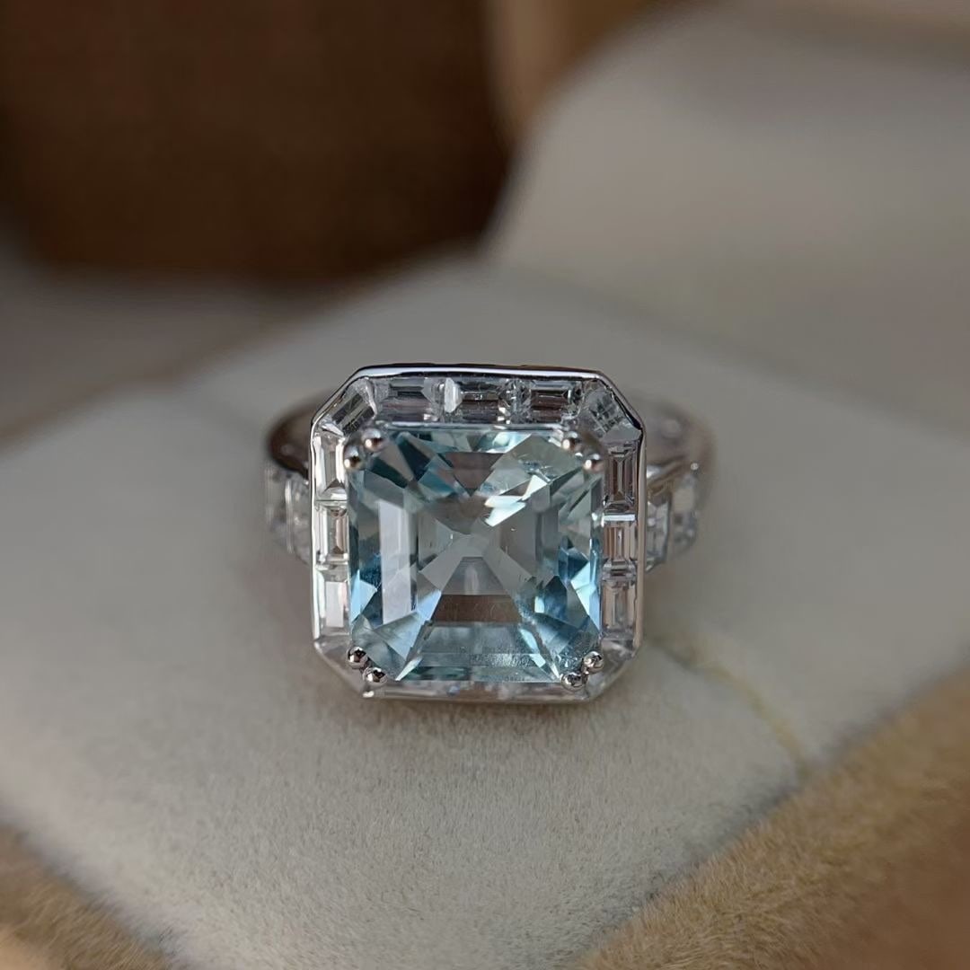 14k Gold 4.05 Ct Natural Aquamarine & Sapphire Ring: Ref:230997080 // gold content:14k gold // ring size:7. 25us // // main gemstone:aquamarine // shape:octagonal // carat weight:4. 05ct // color:blue // treatment:natural // // adjacent gemstone 2 :