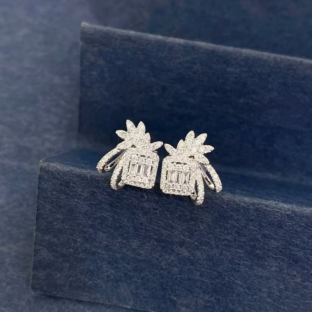 14k Gold 0.45 Ct Natural H Diamond Earrings: Ref:230997090 // gold content:14k gold // main gemstone:diamond // shape:multiply // carat weight:0. 45ct // clarity grade:vs-si // color:h // treatment:natural // Low Estimate: 2400 Condition: New