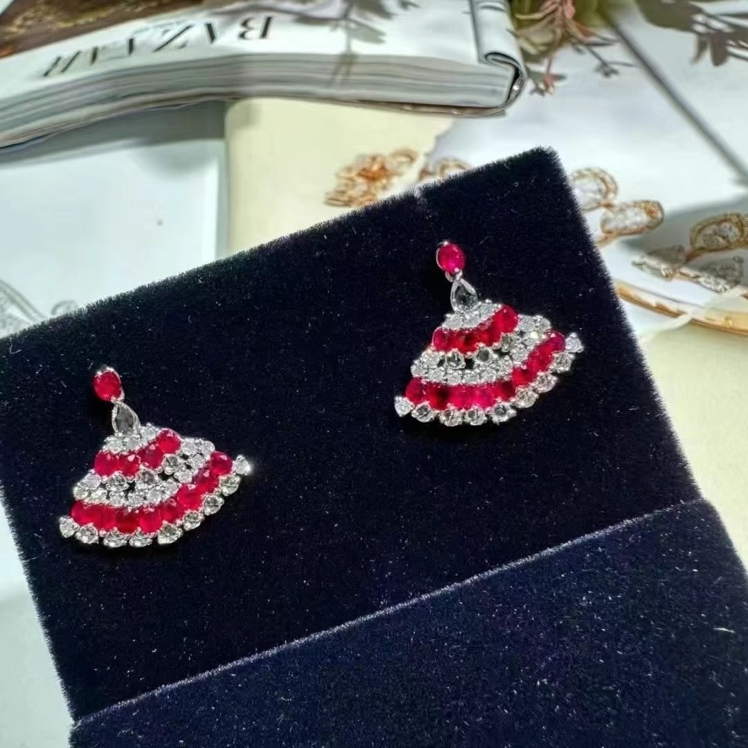 14k Gold 2 Ct Natural Ruby & Diamond Earrings: Ref:230997101 // gold content:14k gold // main gemstone:ruby // shape:oval // carat weight:2ct // color:pigeonblood red // treatment:natural // // adjacent gemstone 2 : diamond // shape:round //