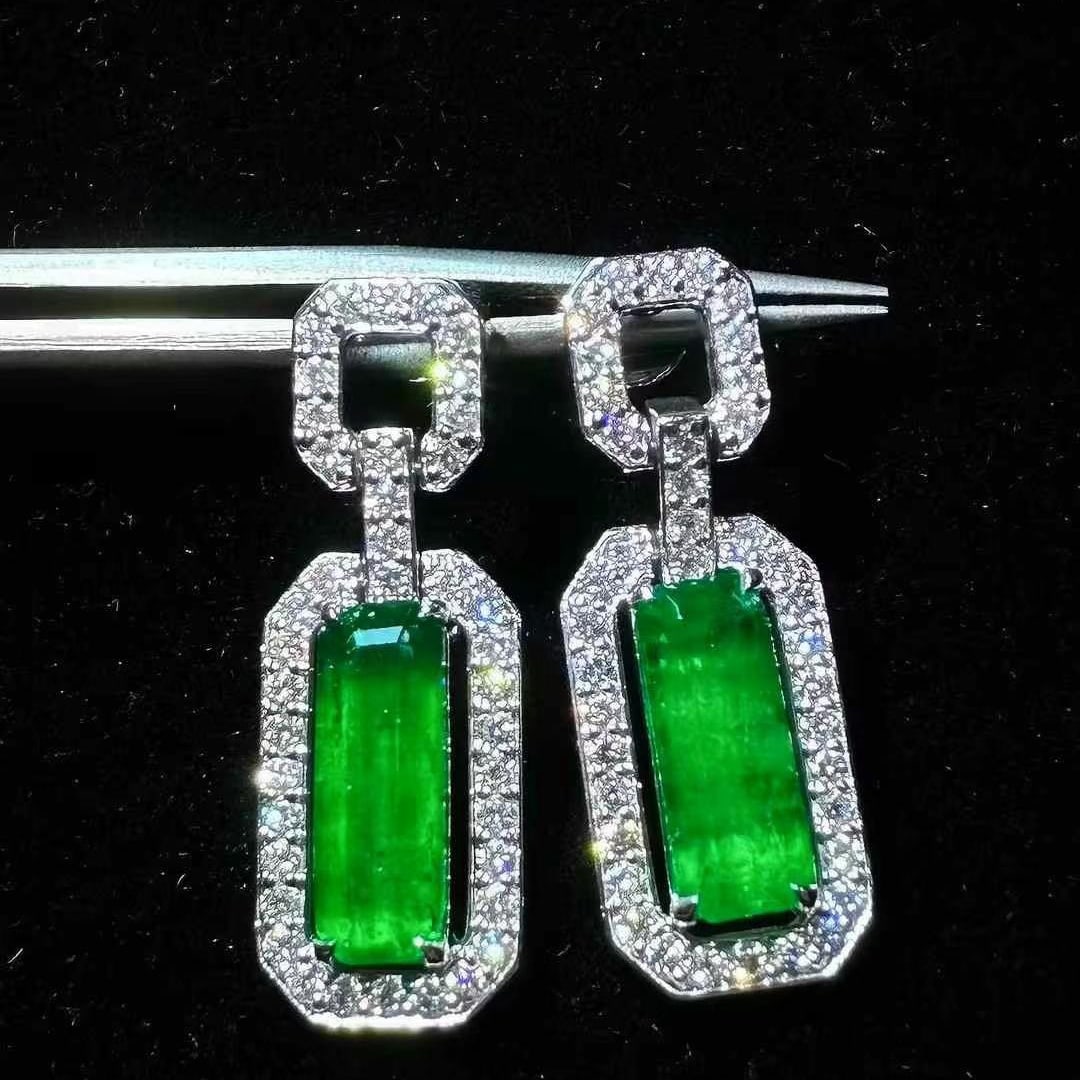 14k Gold 4.17 Ctw Vivid Green Natural Emerald & Diamond Earrings: Ref:230997108 // gold content:14k gold // main gemstone:emerald // shape:octagonal // carat weight:3. 32ct // color:vivid green // treatment:natural // // adjacent gemstone 2 : diamond // shape:round 