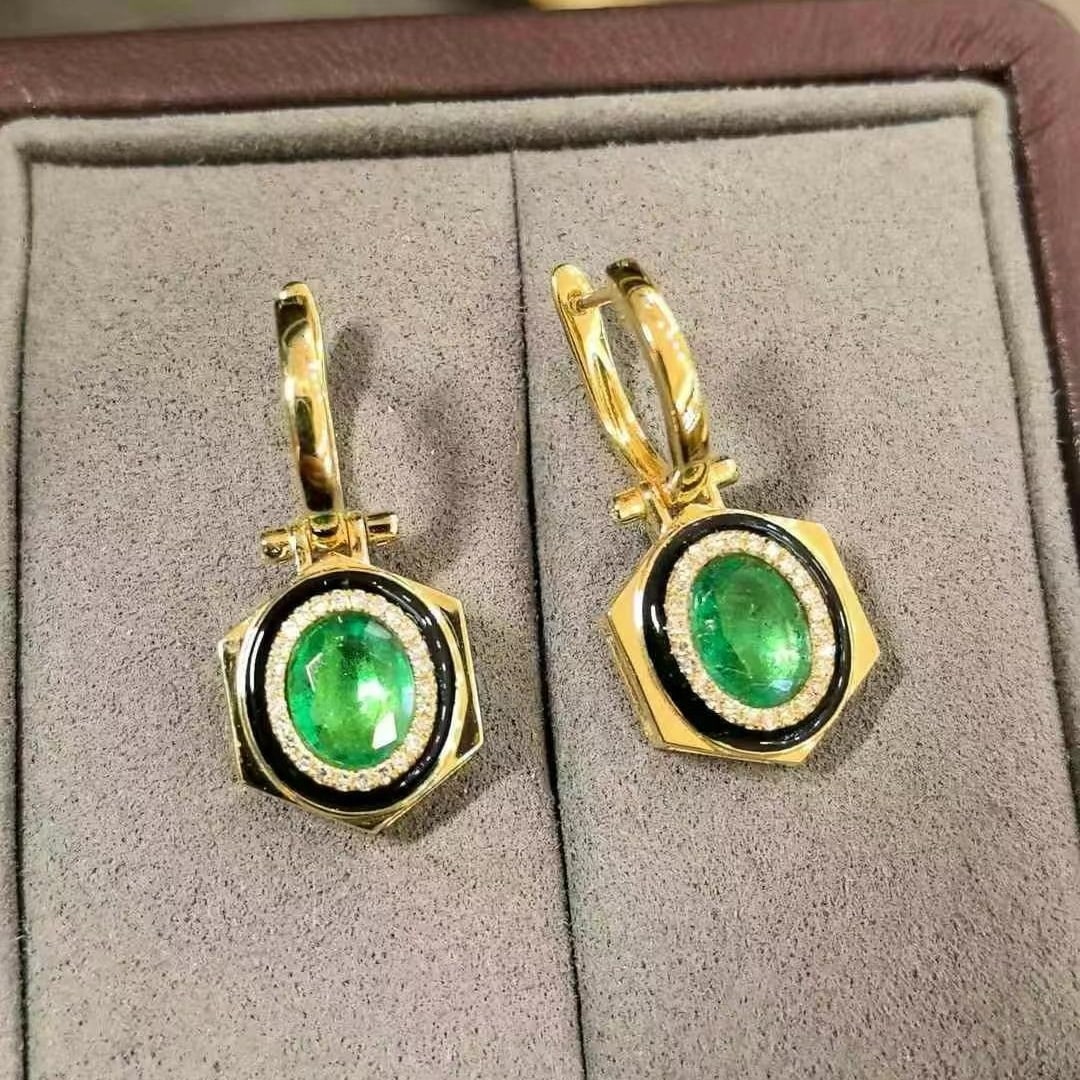 14k Gold 2.23 Ctw Natural Emerald & Diamond Earrings: Ref:230997107 // gold content:14k gold // main gemstone:emerald // shape:oval // carat weight:2. 03ct // color:green // treatment:natural // // adjacent gemstone 2 : diamond // shape:round // carat we