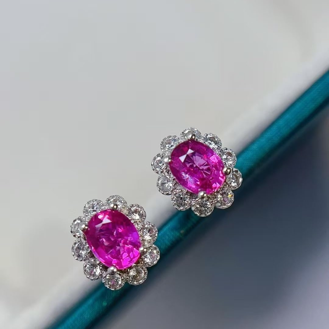 14k Gold 1.16 Ct Natural Ruby & Sapphire Earrings: Ref:230997133 // gold content:14k gold // main gemstone:ruby // shape:oval // carat weight:1. 16ct // color:red // treatment:natural // // adjacent gemstone 2 : sapphire // number of stones:20 //