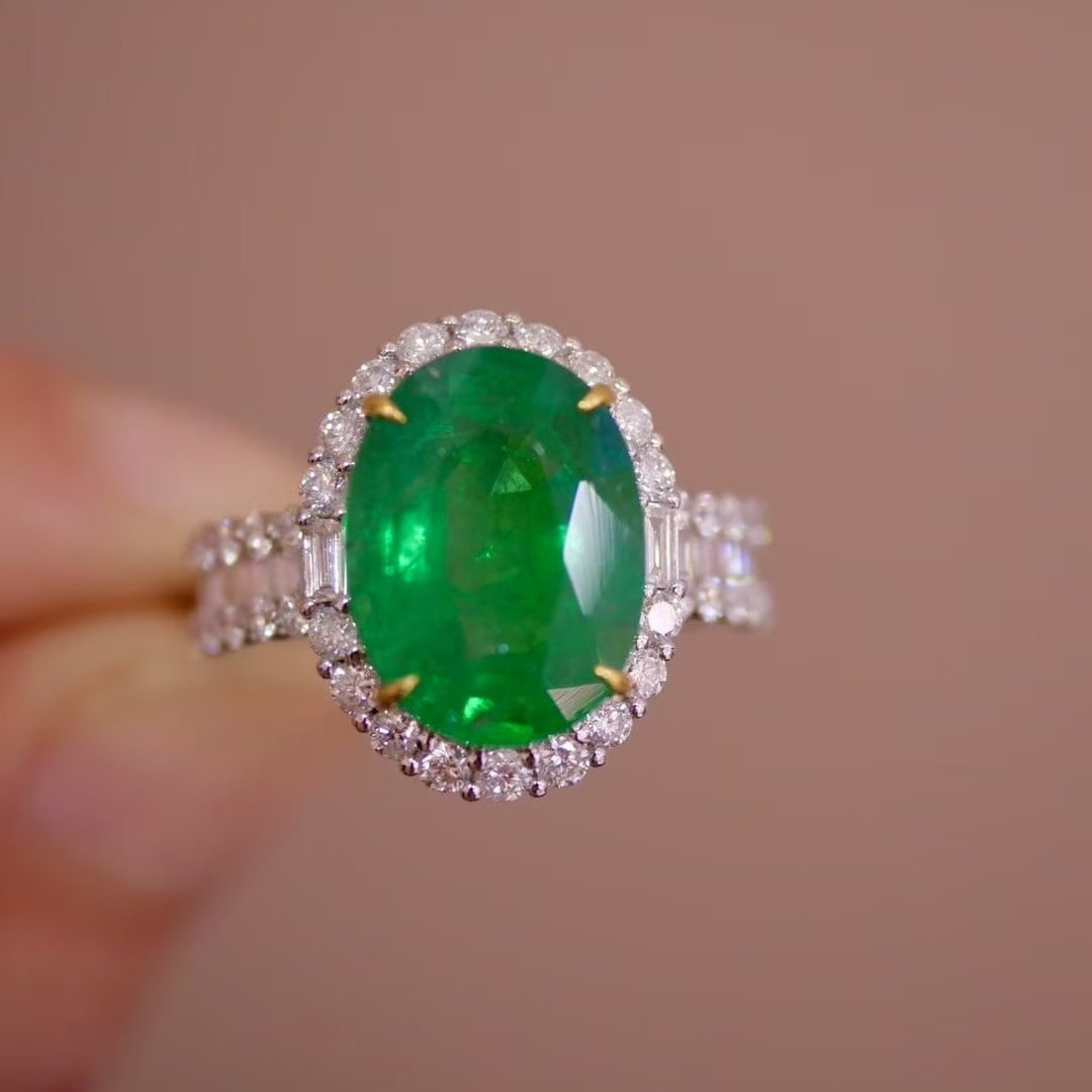 14k Gold 4.61 Ct Vivid Green Natural Emerald & Diamond Ring: Ref:230997130 // gold content:14k gold // ring size:7. 25us // // main gemstone:emerald // shape:oval // carat weight:4. 61ct // color:vivid green // treatment:natural // // adjacent gemstone 2 : diam