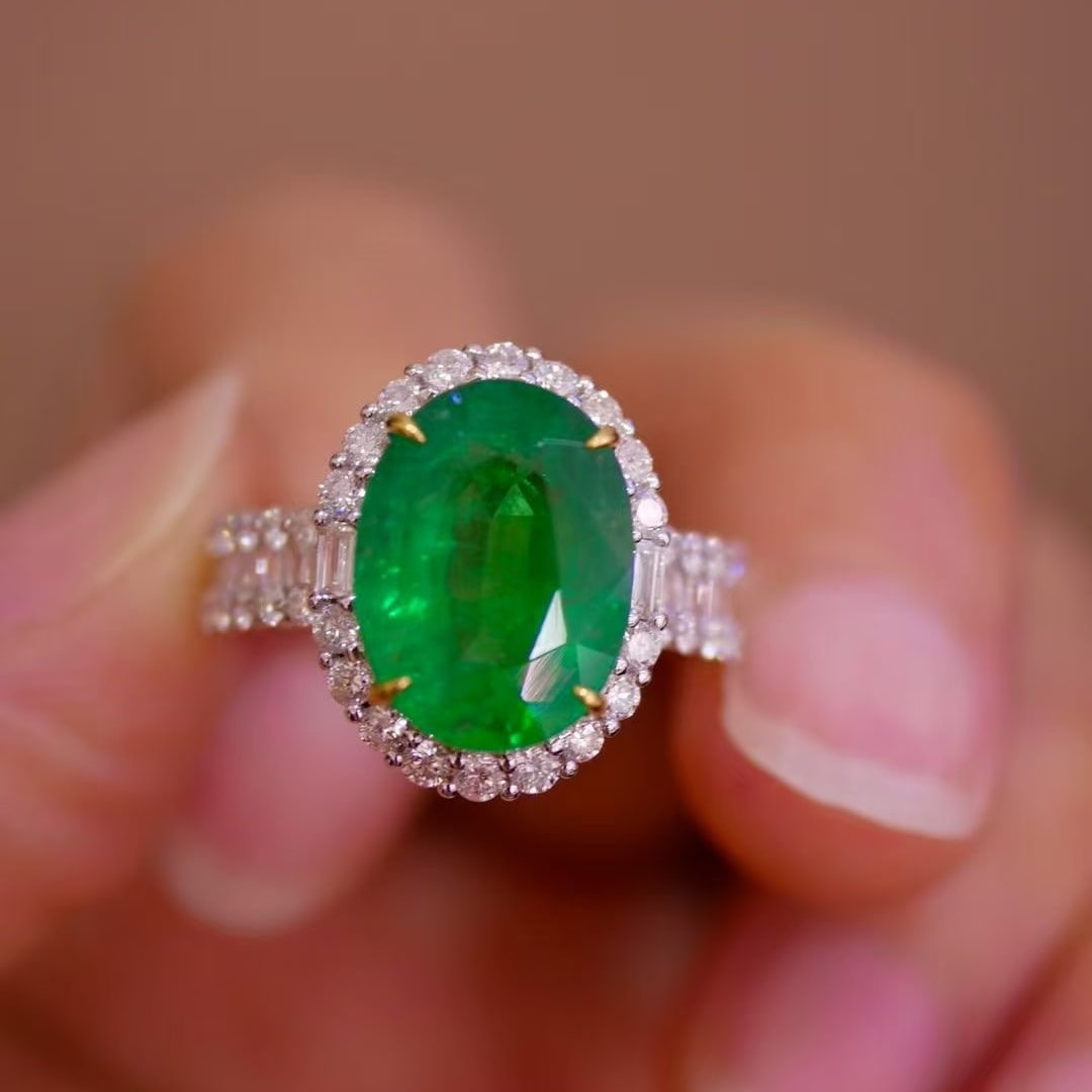 14k Gold 4.61 Ct Vivid Green Natural Emerald & Diamond Ring - 2