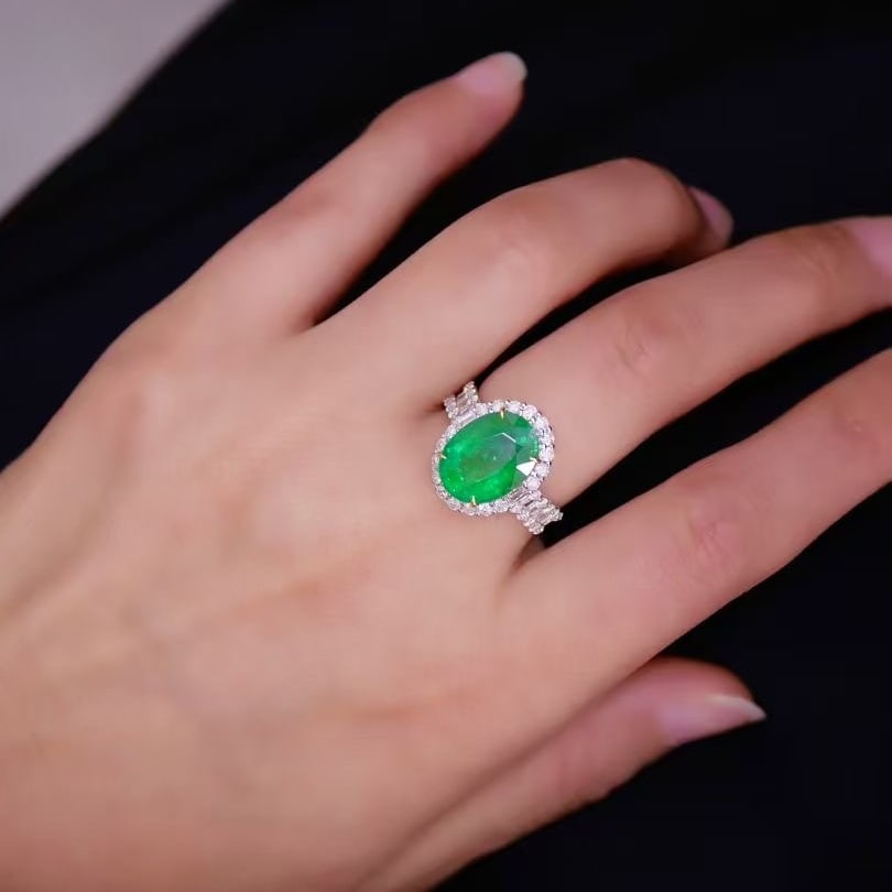 14k Gold 4.61 Ct Vivid Green Natural Emerald & Diamond Ring - 4