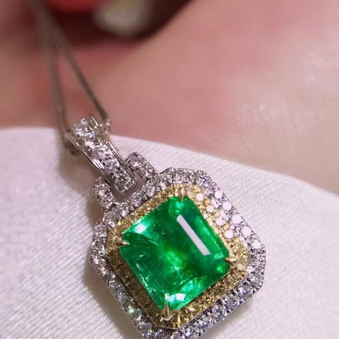 14k Gold 2.0 Ctw Vivid Green Natural Emerald & Diamond Pendant( Without Chain ) - 4