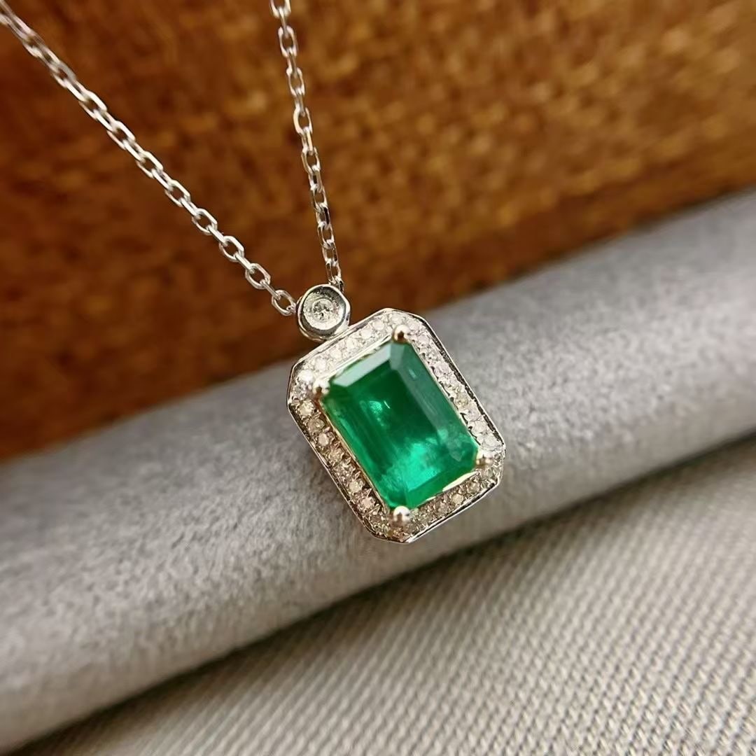 14k Gold 1 Ct Vivid Green Natural Emerald & Diamond Necklace - 2