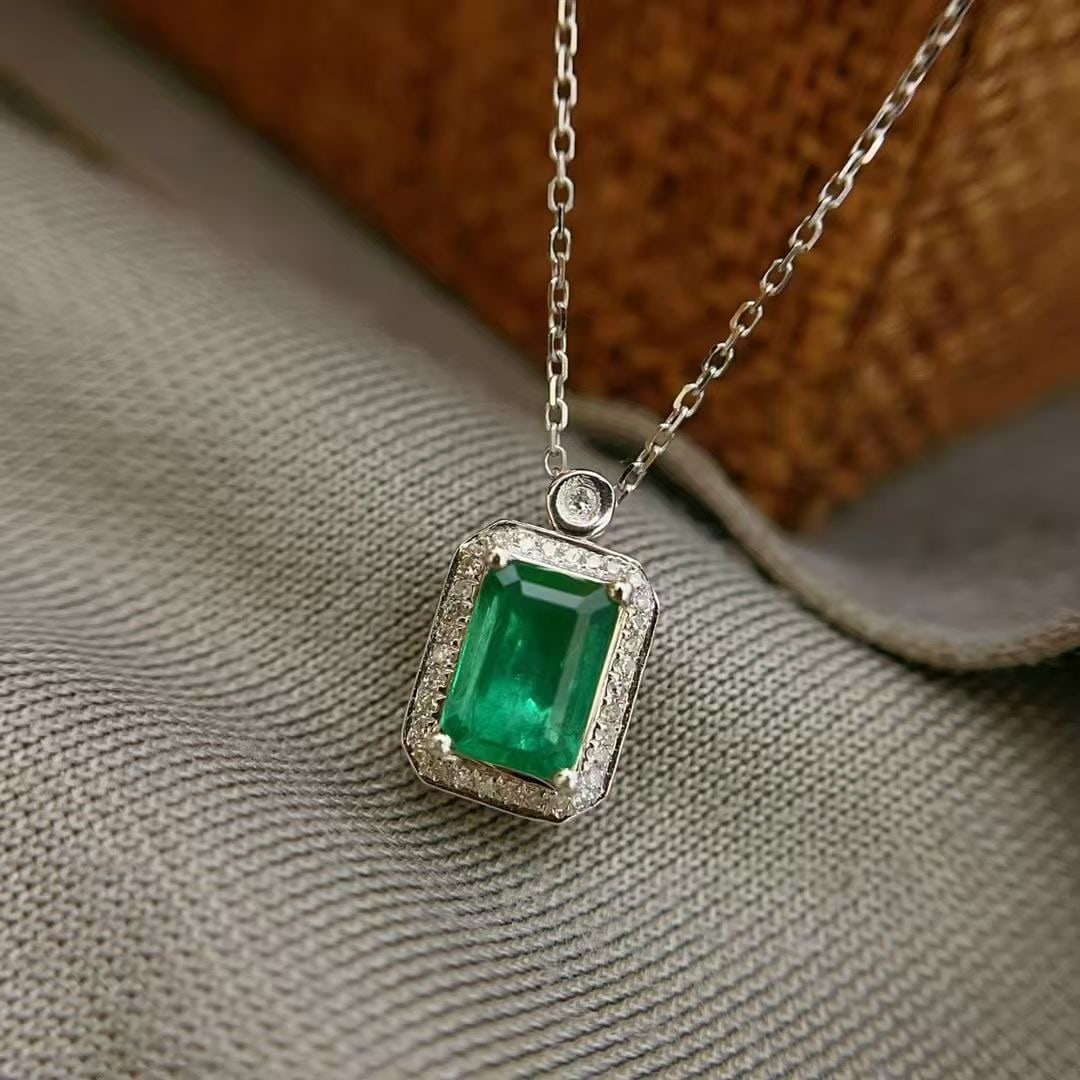 14k Gold 1 Ct Vivid Green Natural Emerald & Diamond Necklace - 4