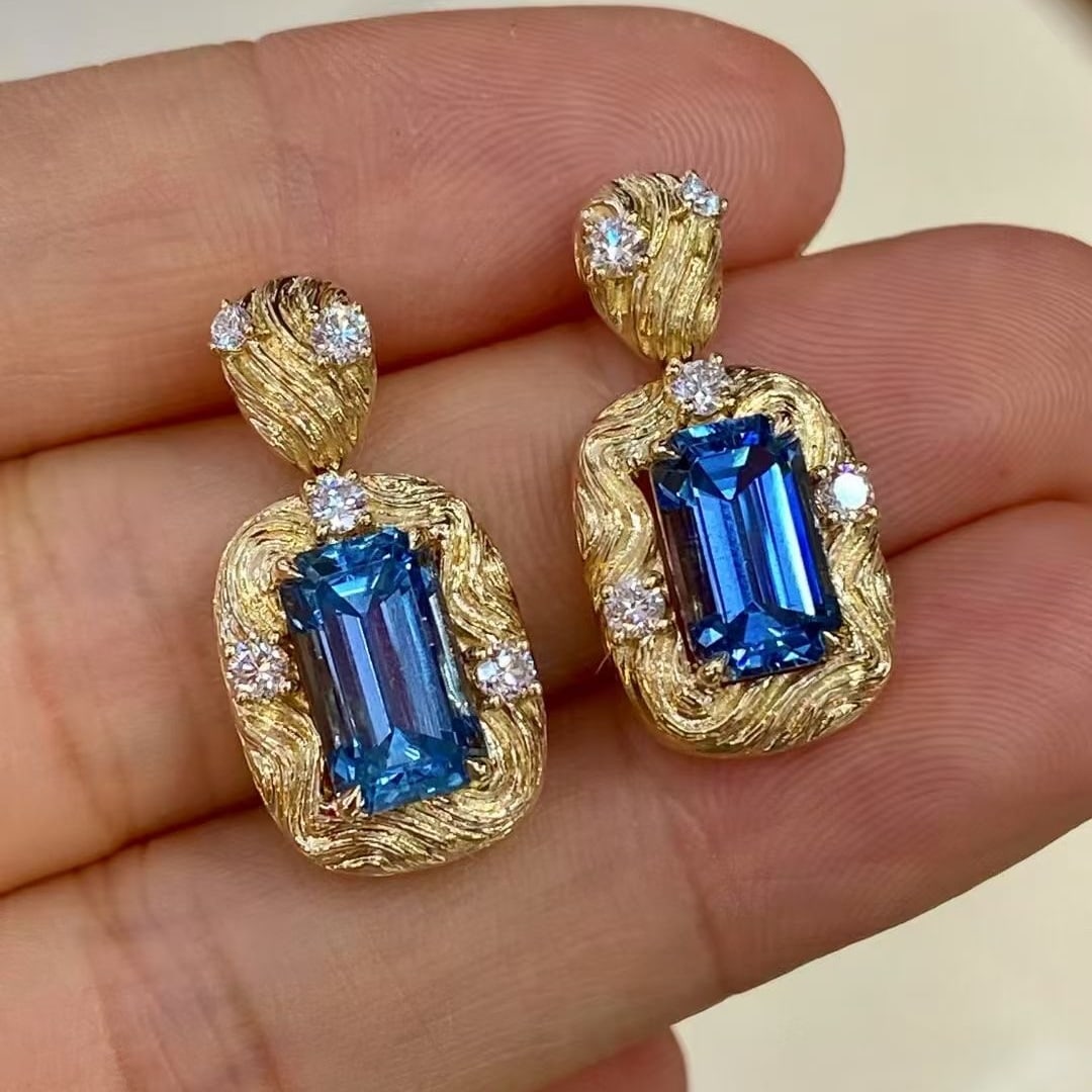 14k Gold 4.38 Ctw Natural Aquamarine & Diamond Earrings: Ref:230997156 // gold content:14k gold // main gemstone:aquamarine // shape:octagonal // carat weight:3. 96ct // color:santa maria color // treatment:natural // // adjacent gemstone 2 : diamond //