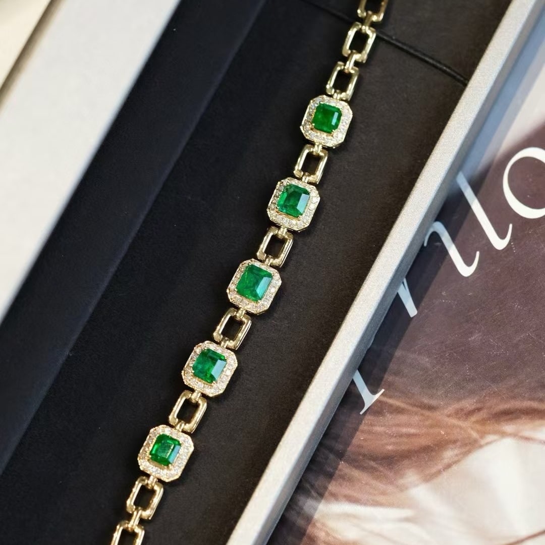 14k Gold 4.36 Ctw Vivid Green Natural Emerald & Diamond Bracelet: Ref:230997165 // gold content:14k gold // main gemstone:emerald // shape:octagonal // carat weight:3. 64ct // color:vivid green // treatment:natural // // adjacent gemstone 2 : diamond // shape:round 