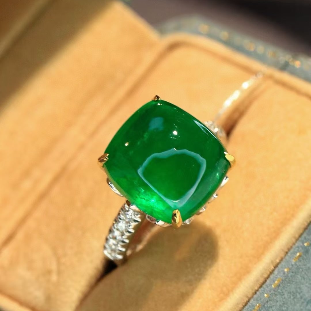 14k Gold 12.42 Ctw Vivid Green Natural Emerald & Diamond Ring: Ref:230997169 // gold content:14k gold // ring size:7. 25us // // main gemstone:emerald // shape:cushion // carat weight:11. 94ct // color:vivid green // treatment:natural // // adjacent gemstone 2 : 