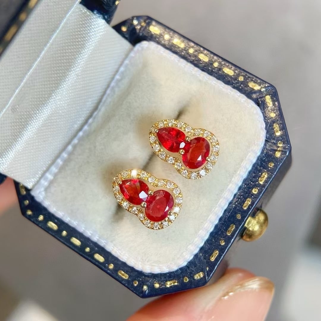 14k Gold 0.75 Ct Natural Ruby & Diamond Earrings: Ref:230997172 // gold content:14k gold // main gemstone:ruby // shape:multiply // carat weight:0. 75ct // color:red // treatment:natural // // adjacent gemstone 2 : diamond // shape:round // clarity