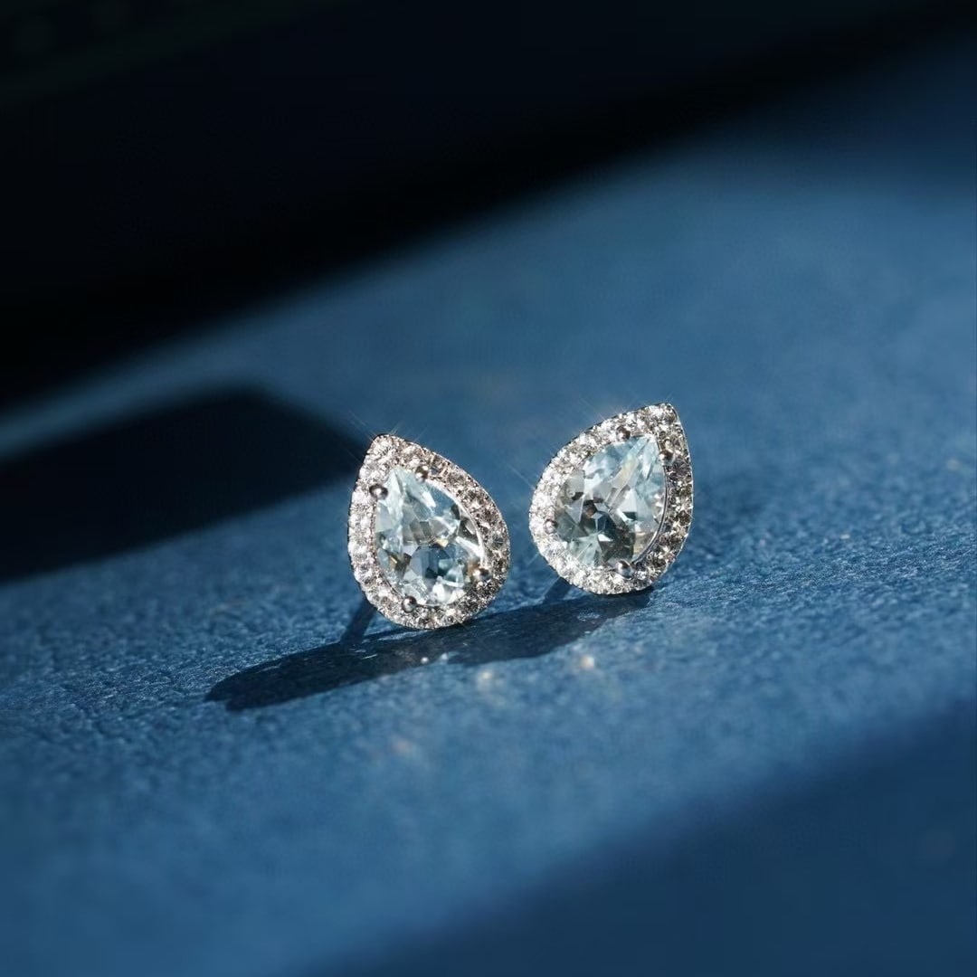 14k Gold 1.50 Ctw Natural Aquamarine & Diamond Earrings: Ref:230997171 // gold content:14k gold // main gemstone:aquamarine // shape:pear // carat weight:1. 20ct // color:blue // treatment:natural // // adjacent gemstone 2 : diamond // shape:round // carat