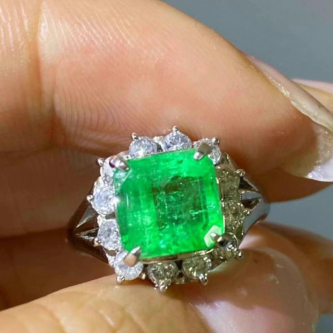 14k Gold 3.23 Ctw Vivid Green Natural Emerald & Diamond Ring: Ref:230997179 // gold content:14k gold // ring size:7. 25us // // main gemstone:emerald // shape:octagonal // carat weight:2. 53ct // color:vivid green // treatment:natural // // adjacent gemstone 2