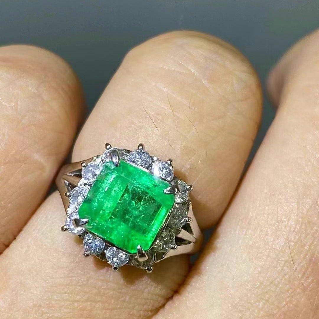 14k Gold 3.23 Ctw Vivid Green Natural Emerald & Diamond Ring - 2