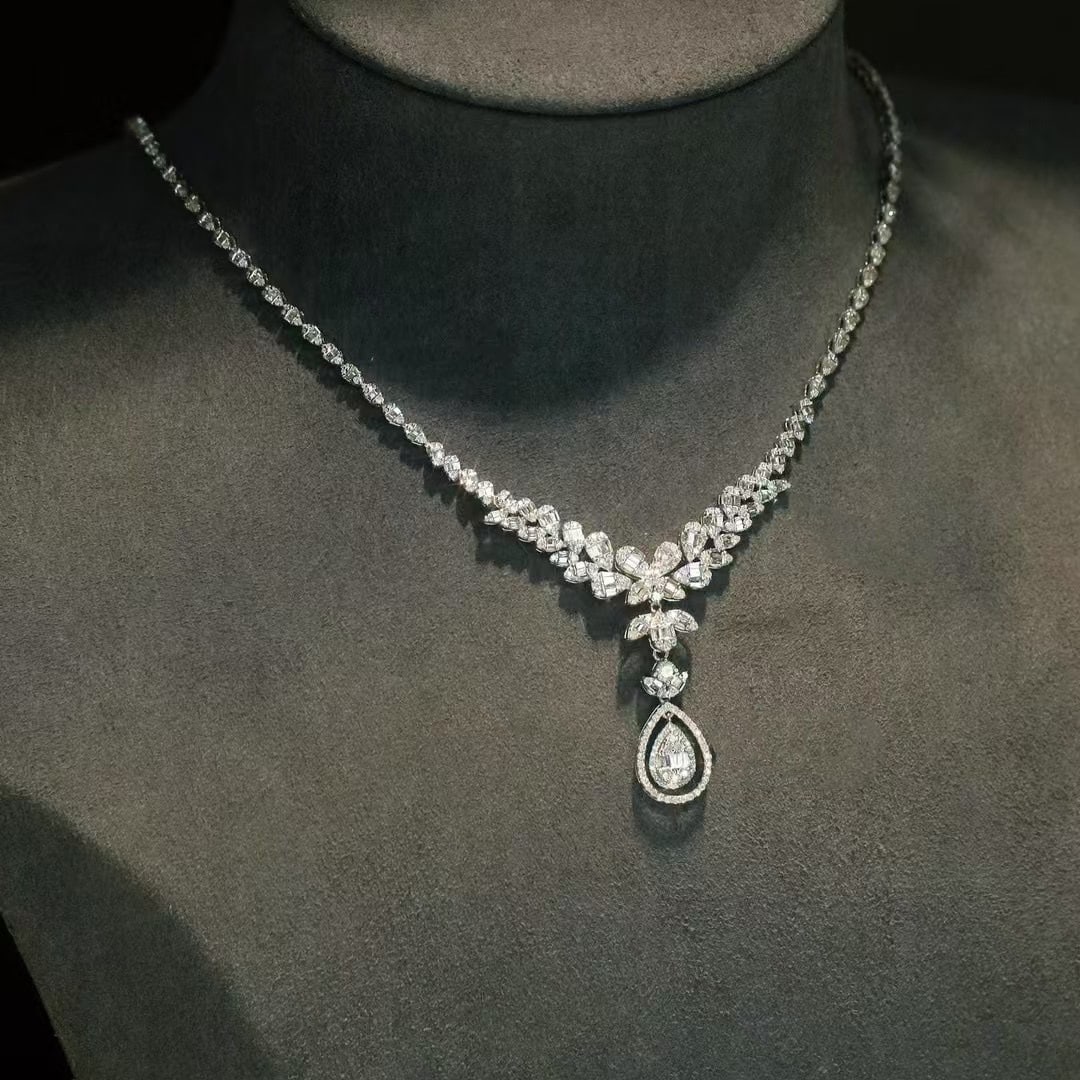 14k Gold 3.4 Ct Natural H Diamond Necklace: Ref:230997185 // gold content:14k gold // main gemstone:diamond // shape:multiply // carat weight:3. 4ct // clarity grade:vs-si // color:h // treatment:natural // Condition: New Low Estimate: 13000