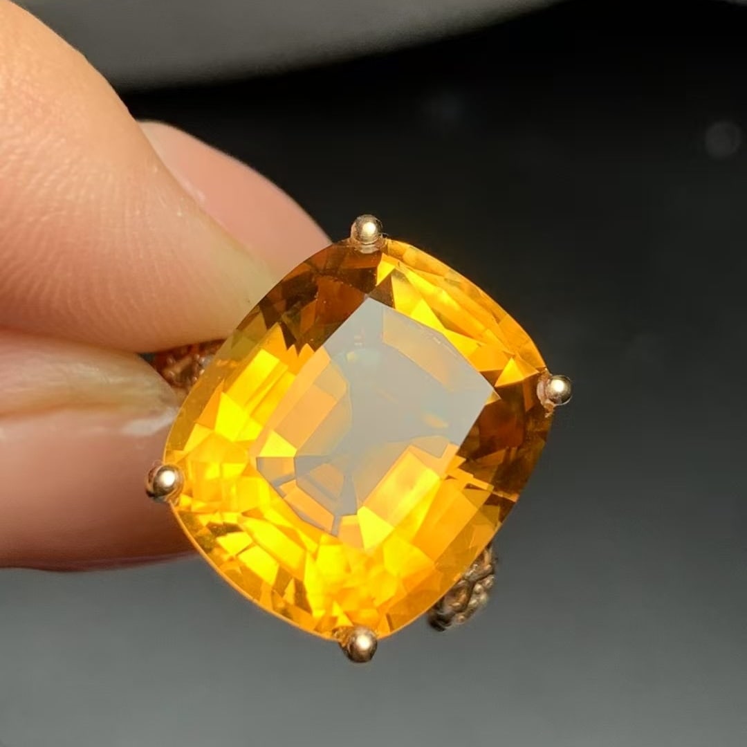 14k Gold 12.30 Ct Natural Citrine & Diamond Ring: Ref:230997174 // gold content:14k gold // ring size:7. 25us // // main gemstone:citrine // shape:cushion // carat weight:12. 30ct // color:yellow // treatment:natural // // adjacent gemstone 2 : diamo