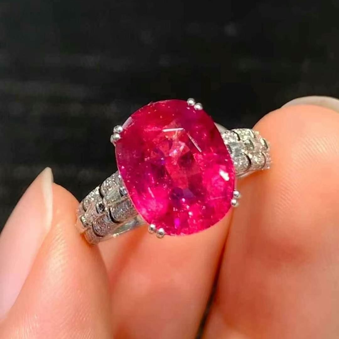 14k Gold 4 Ct Natural Tourmaline & Diamond Ring: Ref:230997178 // gold content:14k gold // ring size:7. 25us // // main gemstone:tourmaline // shape:oval // carat weight:4ct // color:red // treatment:natural // // adjacent gemstone 2 : diamond //