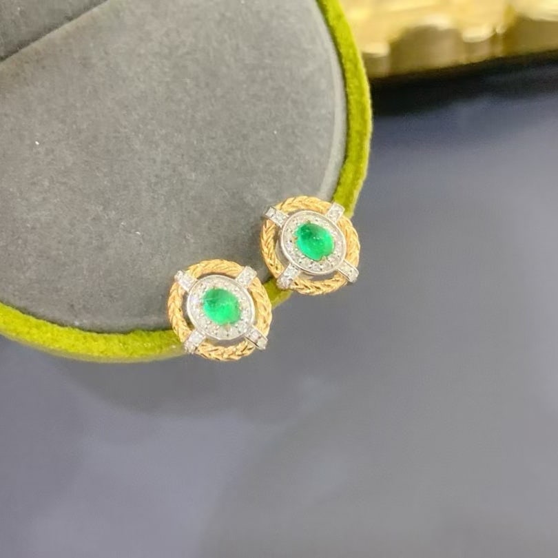 14k Gold 0.46 Ctw Natural Emerald & Diamond Earrings: Ref:230997187 // gold content:14k gold // main gemstone:emerald // shape:oval // carat weight:0. 3ct // color:green // treatment:natural // // adjacent gemstone 2 : diamond // shape:round // carat wei