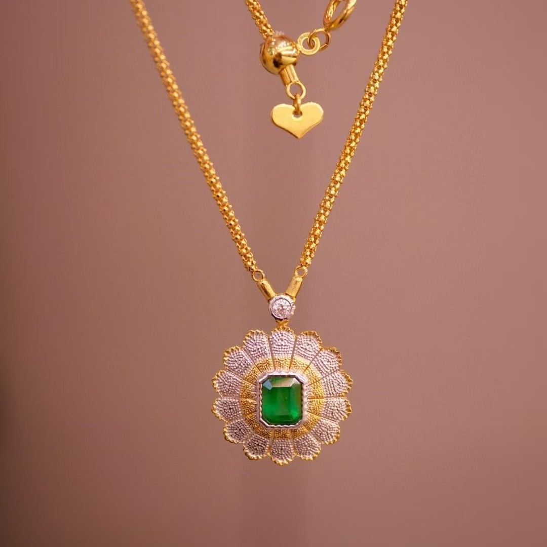 14k Gold 0.45 Ctw Vivid Green Natural Emerald & Diamond Necklace: Ref:230997198 // gold content:14k gold // main gemstone:emerald // shape:octagonal // carat weight:0. 42ct // color:vivid green // treatment:natural // // adjacent gemstone 2 : diamond // shape:round
