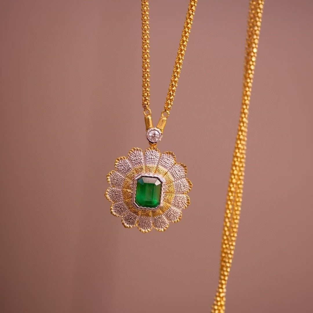 14k Gold 0.45 Ctw Vivid Green Natural Emerald & Diamond Necklace - 3
