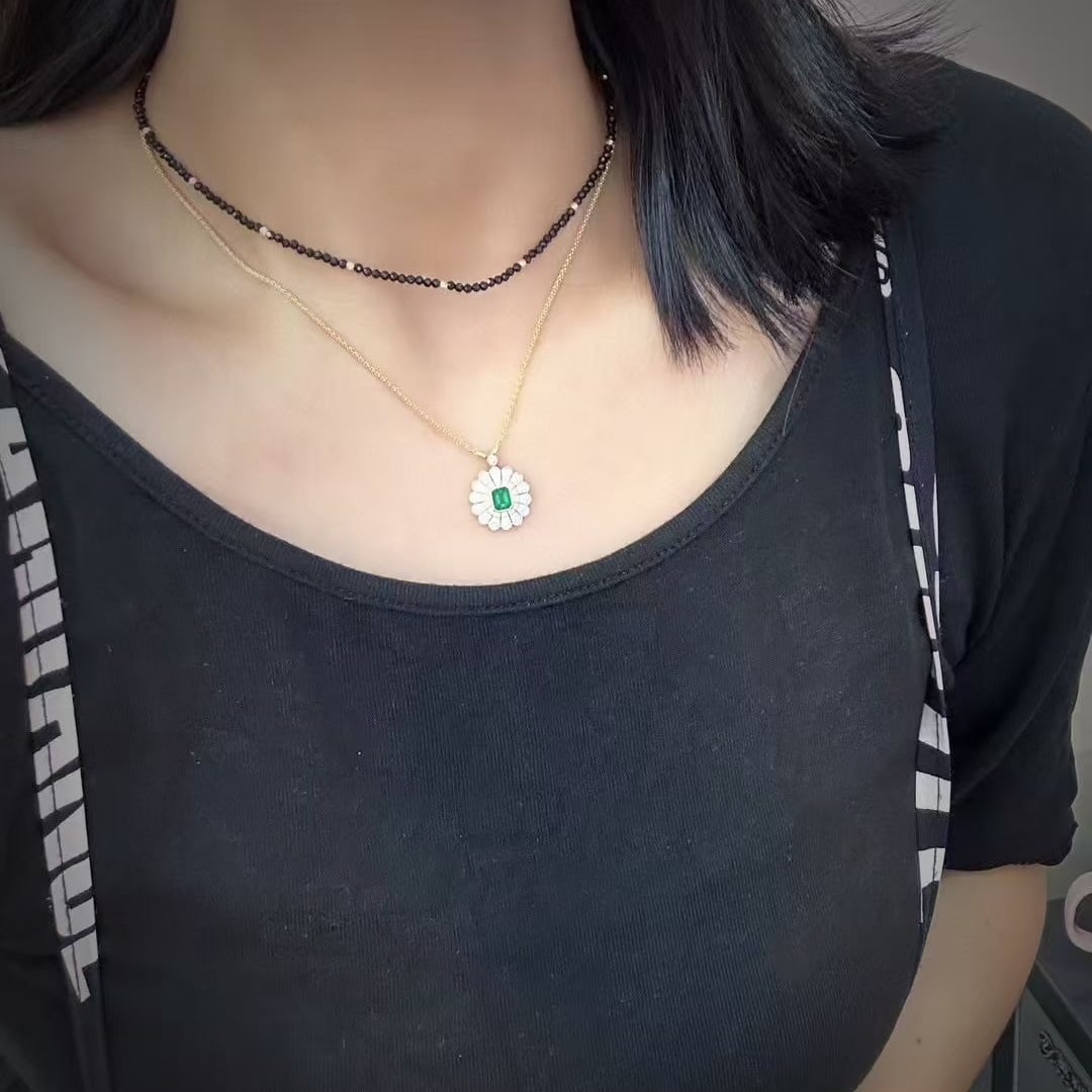 14k Gold 0.45 Ctw Vivid Green Natural Emerald & Diamond Necklace - 4
