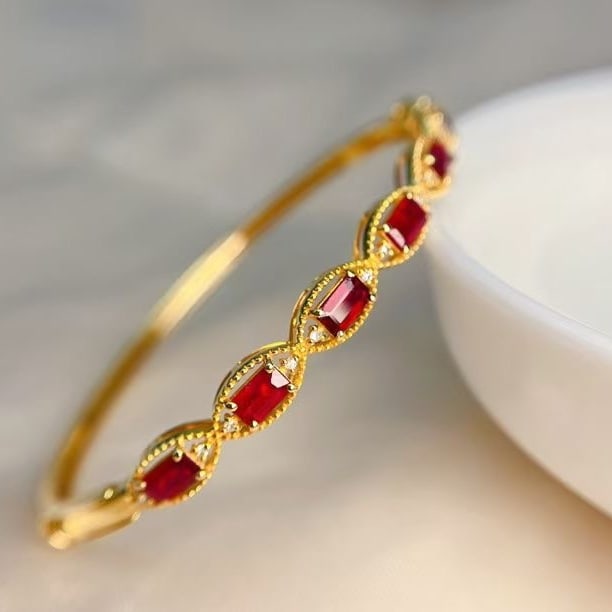 14k Gold 2.5 Ct Natural Ruby & Diamond Bangle: Ref:230997233 // gold content:14k gold // main gemstone:ruby // shape:octagonal // carat weight:2. 5ct // color:pigeonblood red // treatment:natural // // adjacent gemstone 2 : diamond // number of