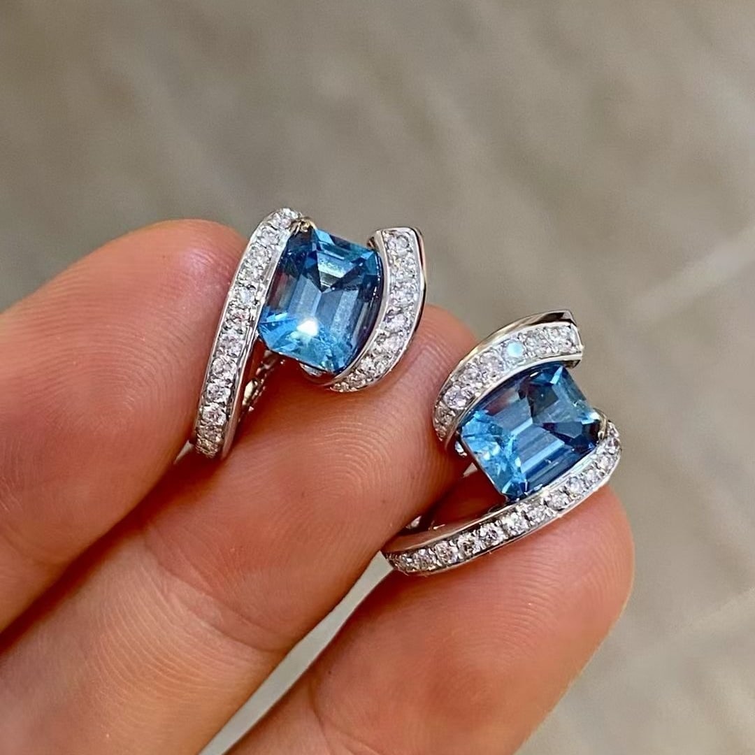 14k Gold 3.53 Ctw Natural Aquamarine & Diamond Earrings: Ref:230997222 // gold content:14k gold // main gemstone:aquamarine // shape:octagonal // carat weight:3. 02ct // color:santa maria color // treatment:natural // // adjacent gemstone 2 : diamond // sha