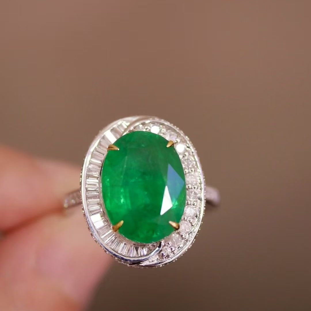 14k Gold 4.09 Ct Vivid Green Natural Emerald & Diamond Ring: Ref:230997230 // gold content:14k gold // ring size:7. 25us // // main gemstone:emerald // shape:oval // carat weight:4. 09ct // color:vivid green // treatment:natural // // adjacent gemstone 2 : diam