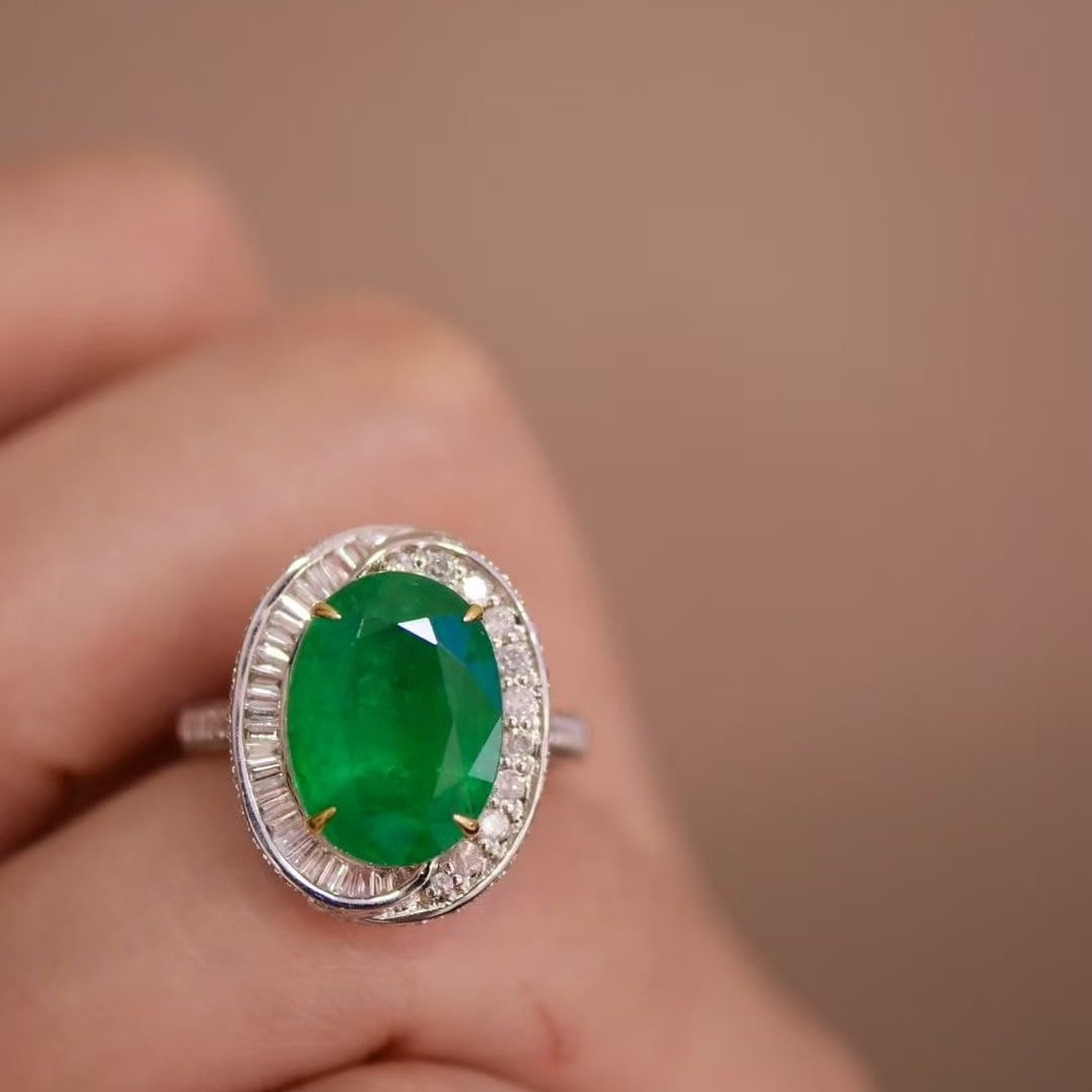 14k Gold 4.09 Ct Vivid Green Natural Emerald & Diamond Ring - 3
