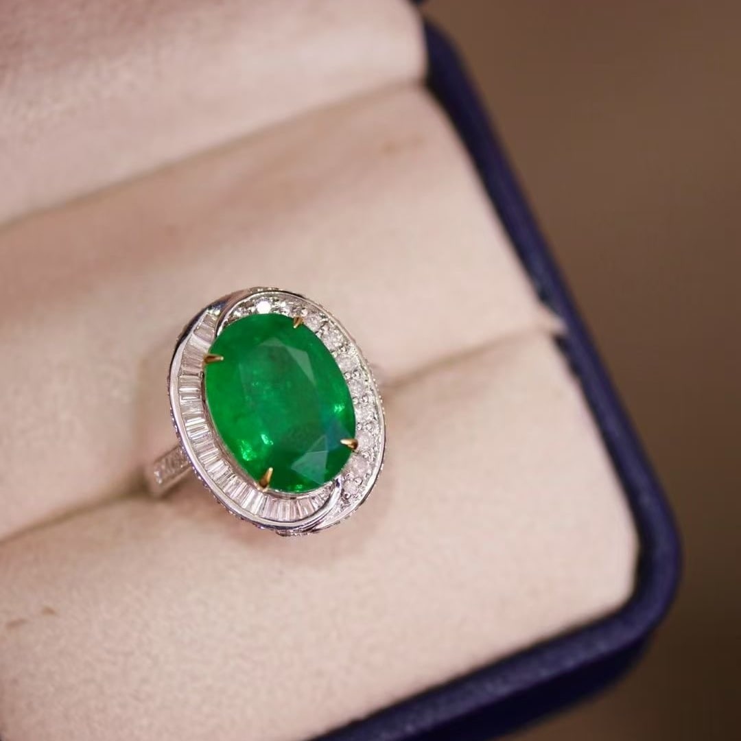 14k Gold 4.09 Ct Vivid Green Natural Emerald & Diamond Ring - 4