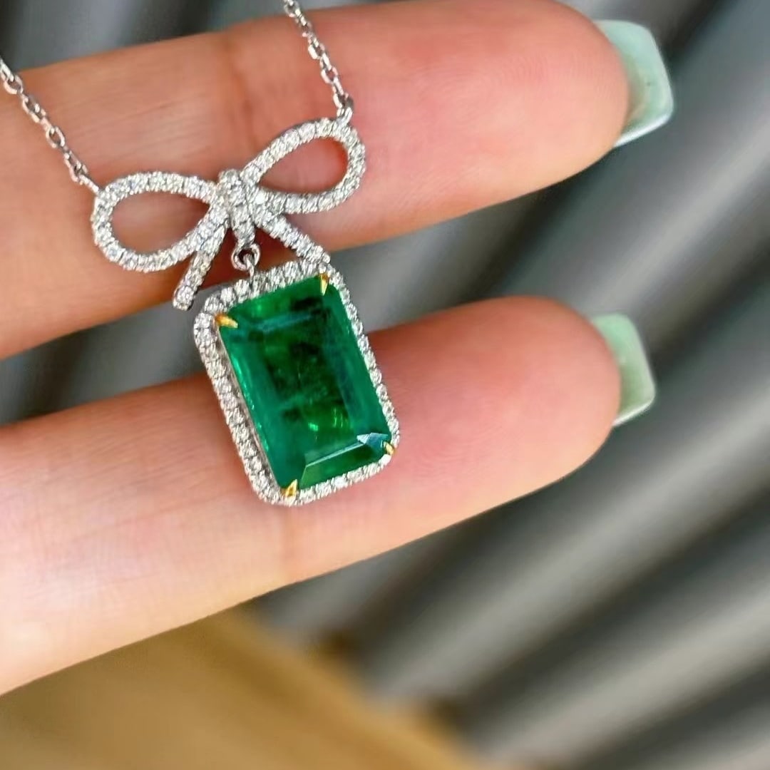 14k Gold 3.18 Ct Vivid Green Natural Emerald & Diamond Necklace - 2